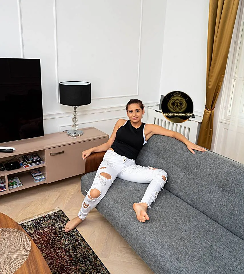 Guzelbahce Escort Bayan 3